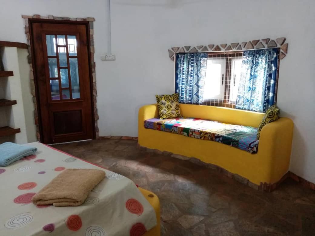 Kokrobite Gardens Restaurant And Guest House Экстерьер фото