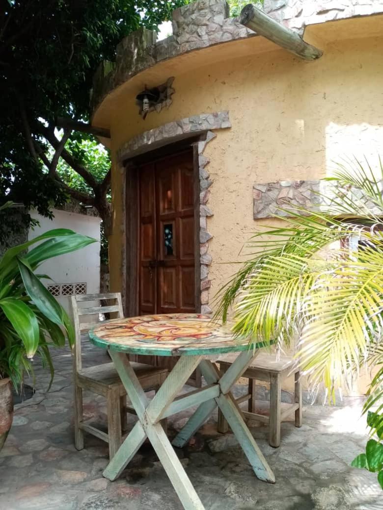 Kokrobite Gardens Restaurant And Guest House Экстерьер фото