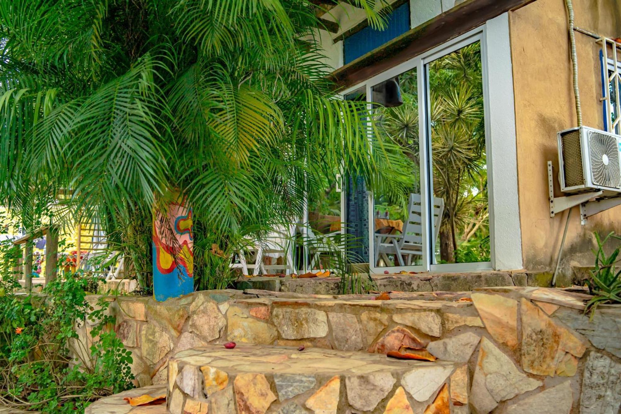 Kokrobite Gardens Restaurant And Guest House Экстерьер фото